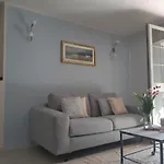 Appartamento In Villa Con Veranda Privata E Parcheggio Gratuito